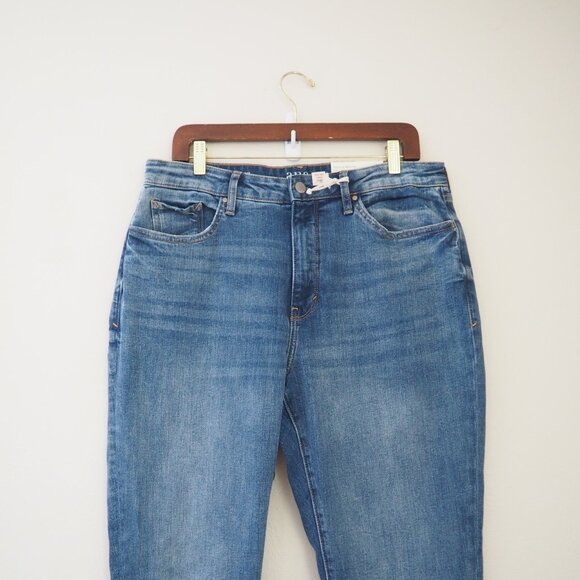 * NWT A.N.A High Rise Curvy Fit Distressed Raw Hem Skinny Fit Jean sz 16 - Picture 3 of 6